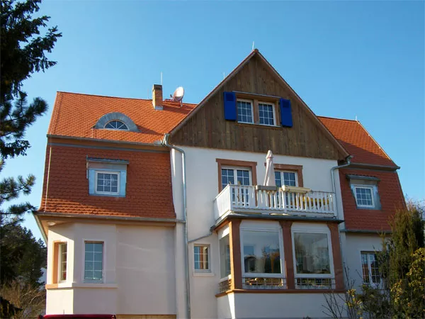 Neue Holzfassade eines Dachstuhles