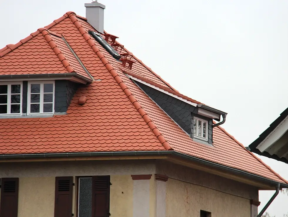 Neues Dachziegel eines Hauses